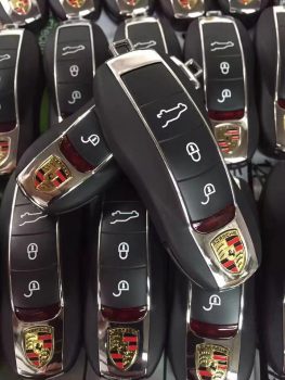 Đánh chìa khóa xe Porsche