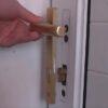 Cách sửa khóa cửa tay gạt
