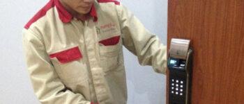 Thợ Sửa Khóa Cửa Điện Tử Vân Tay Cảm Ứng Thẻ Từ Mã Số Tại Nhà 24/24