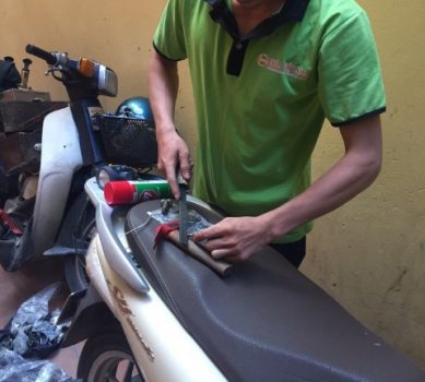 Thợ làm lại chìa khóa xe đạp điện