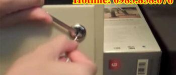 Cách mở khóa hộc tủ đơn giản bằng nhiều dụng cụ có sẵn