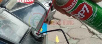 Khóa cổ xe máy bị kẹt phải làm sao? Cách xử lý nhanh hiệu quả triệt để