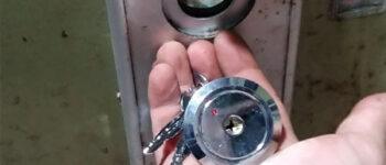 Giá Ổ Khóa Két Sắt Chính Hãng Giá Sập Sàn Rẻ Nhất Thay Mới Miễn Phí 24/24