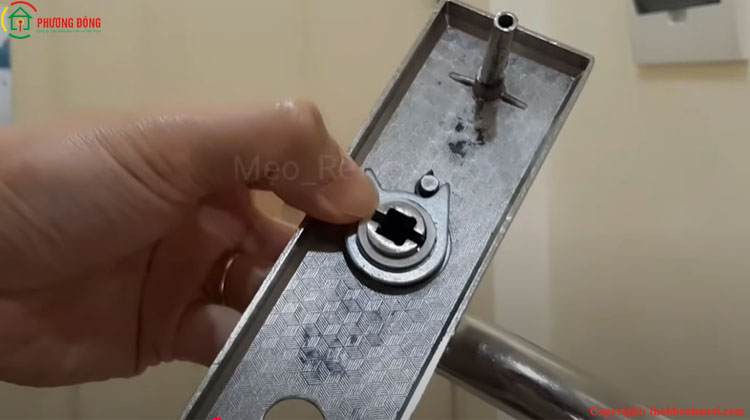 cấu tạo khóa cửa tay gạt