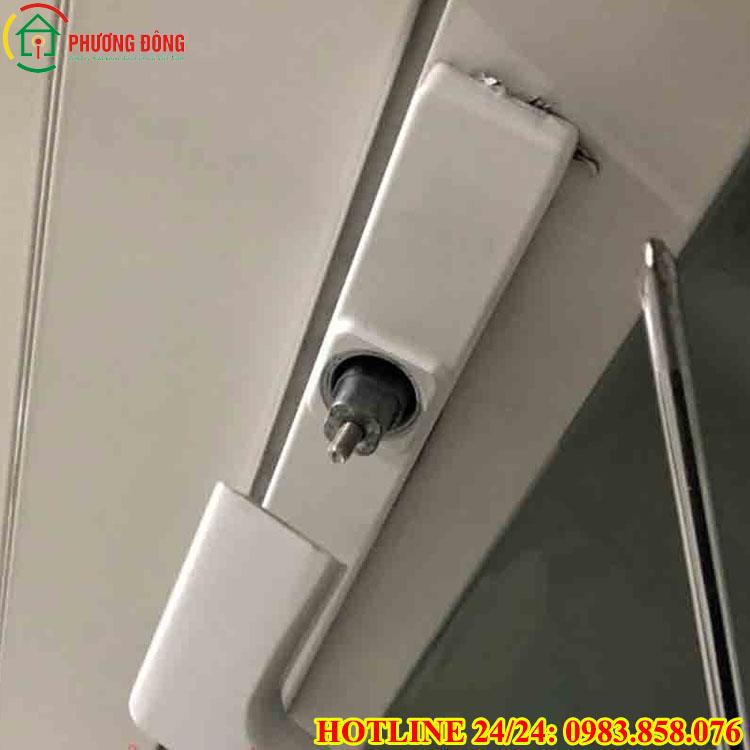 tay nắm cửa kim long bị lỏng