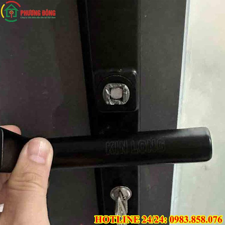 Tay nắm cửa nhôm Xingfa bị lỏng