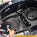 cách mở đèn cốp xe lead