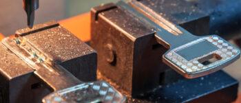 Hướng dẫn Cách sử dụng máy cắt chìa khóa đúng chuẩn từ Chuyên gia