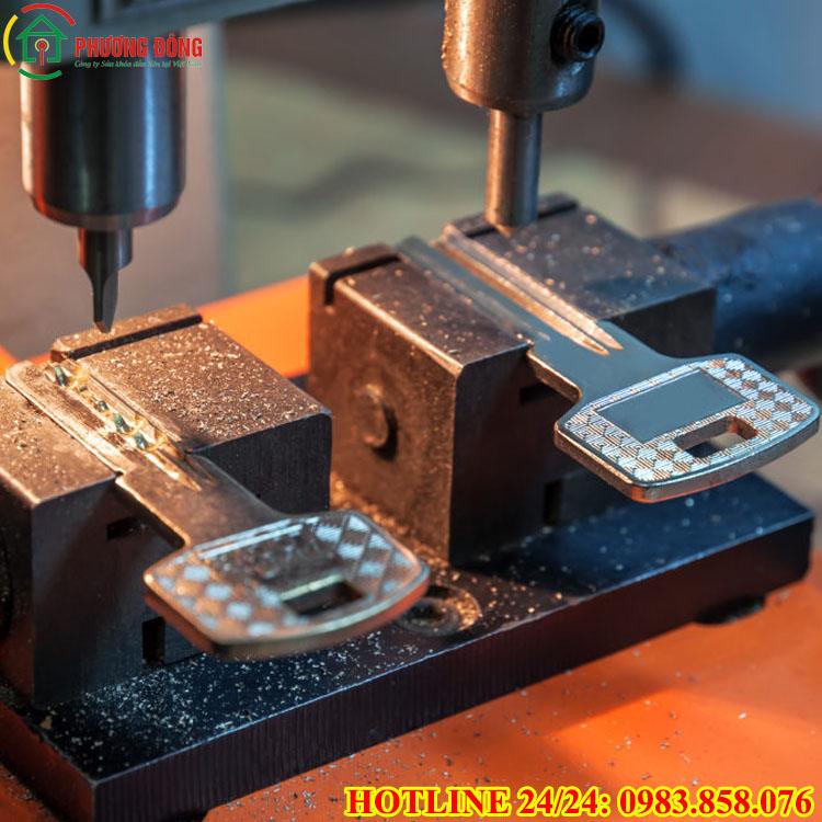 Hướng dẫn sử dụng máy cắt chìa khóa khoan phay