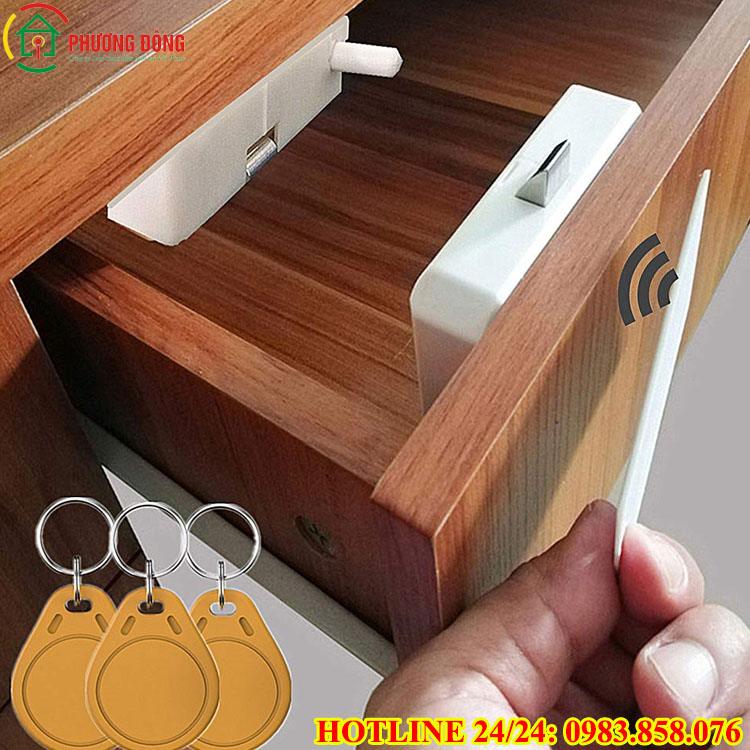 Cách mở khóa tủ bằng thẻ từ