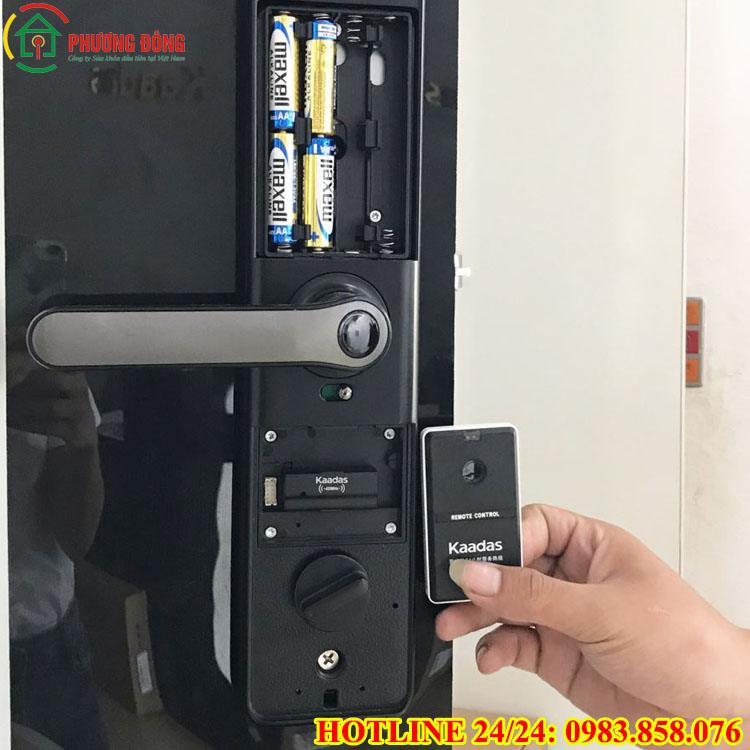 cách mở khóa cửa điện tử khi hết pin khẩn cấp