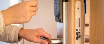 Cách mở khóa cửa điện tử khi hết pin Khẩn cấp đơn giản nhanh nhất