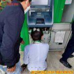 thợ mở két sắt cây atm rút tiền