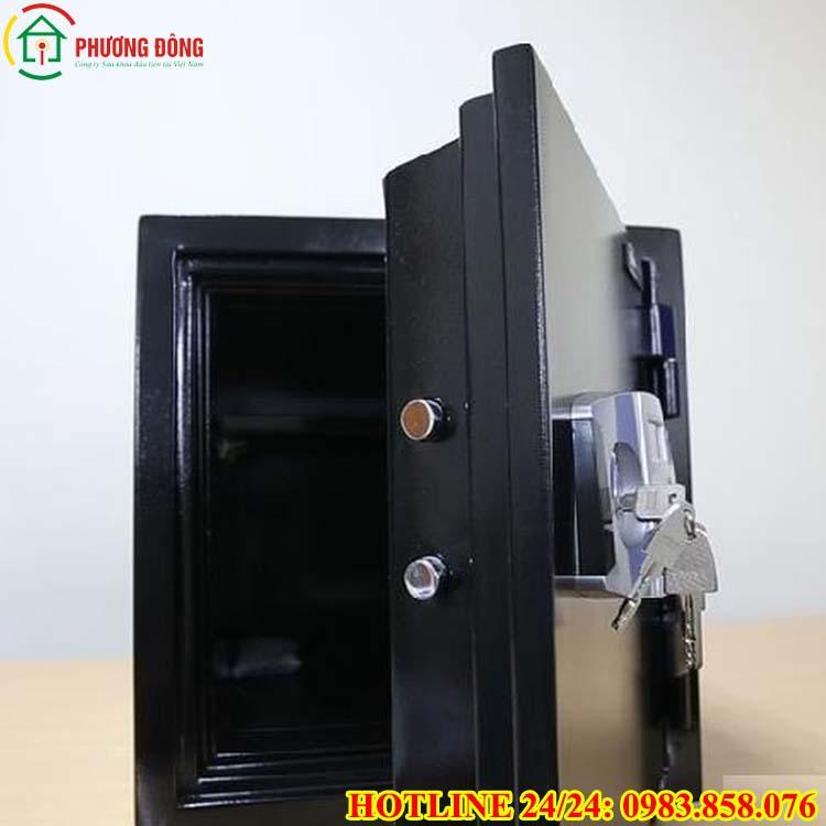 thợ sửa két sắt chống cháy