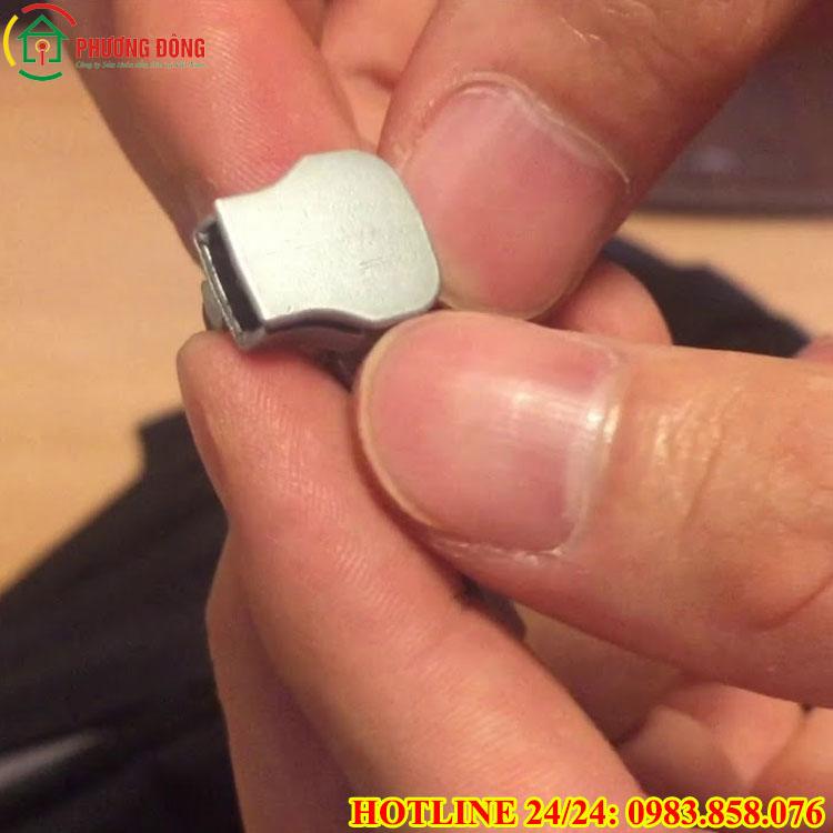 Cách sửa dây kéo bị tuột 1 bên áo balo vali