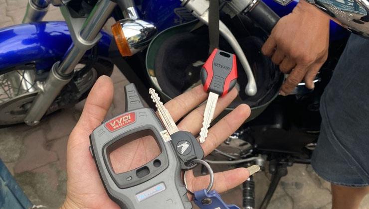 làm chìa khóa xe máy tại nhà