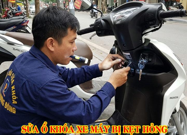 sửa ổ khóa xe máy bị kẹt hỏng