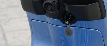 Bỏ Quên Chìa Khóa Trong Cốp Vespa? Hướng Dẫn Cách Mở Khóa Nhanh, Không Đục Phá