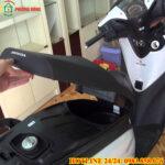 chống quên chìa khóa trong cốp xe tay ga