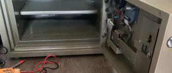 Sốc: Giải Cứu Két Sắt Quận 6 Kẹt Chốt Chỉ Trong 15 Phút Chớp Nhoáng! Đảm Bảo Không Cạy Phá