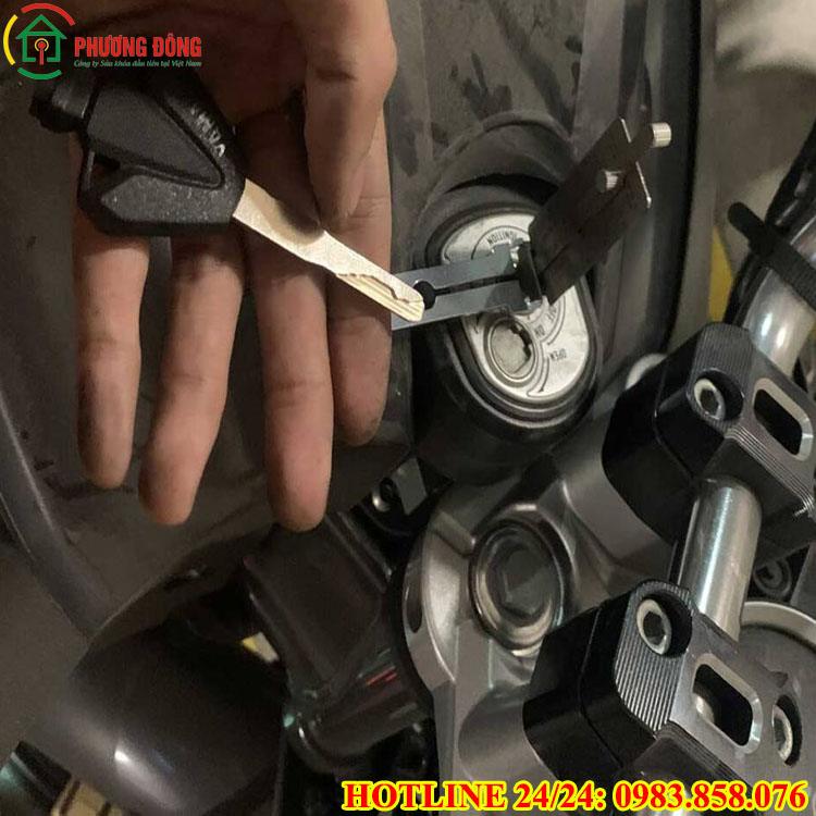 sửa ổ khóa xe máy bị kẹt