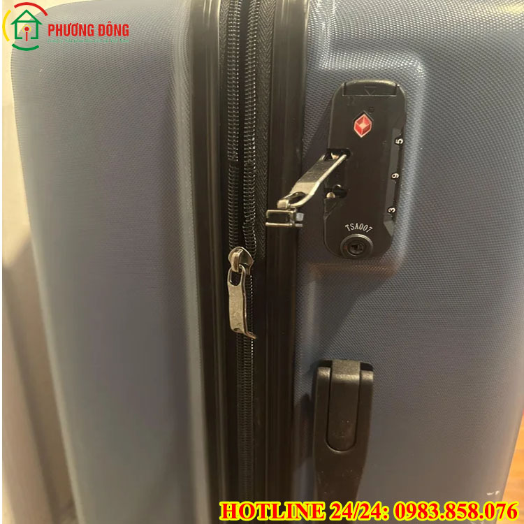 Cách sửa khóa vali bi bung tại sân bay